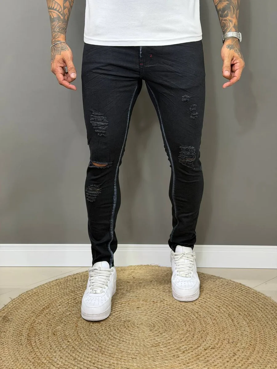 Calça jogador detalhada
