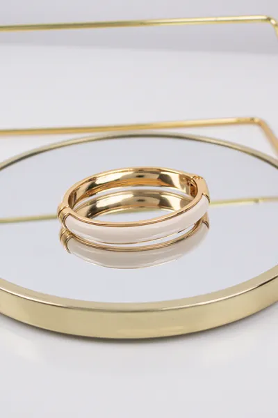 Bracelelte White