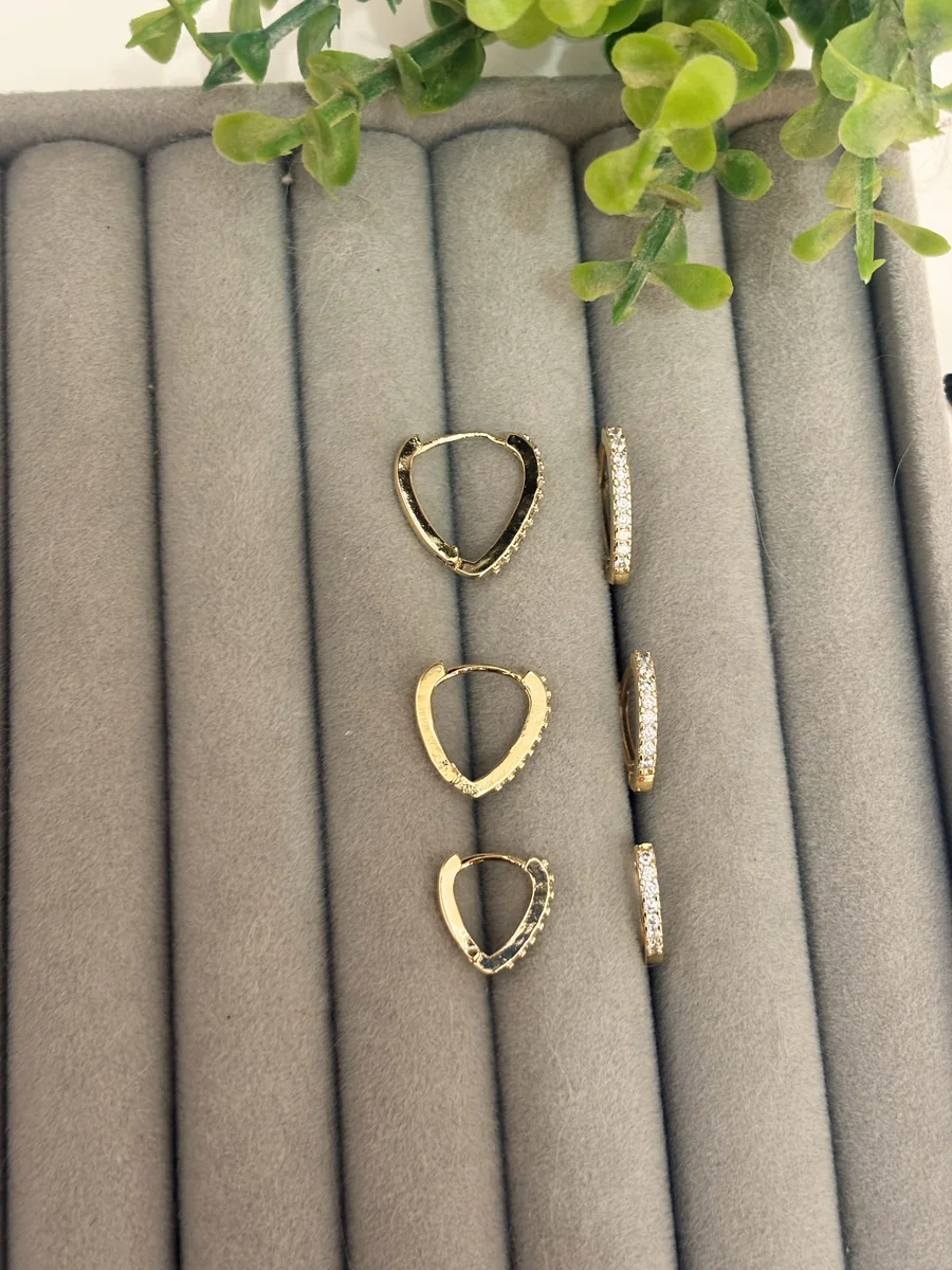 Trio brinco triângulo cravejado dourado