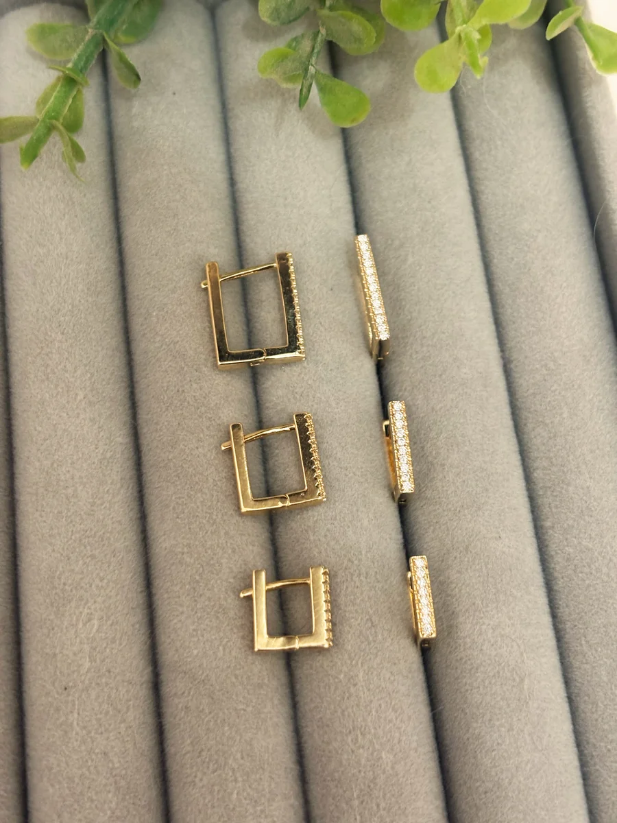 Trio de brincos quadrado cravejado dourado
